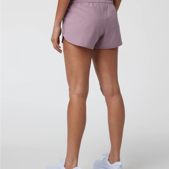 Vuori Women’s Clementine Short 2.0 Lilac NWT - Picture 3 of 4